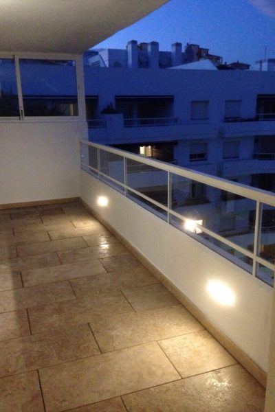 Detalle iluminación terraza Ático -Estepona, Costa del Sol